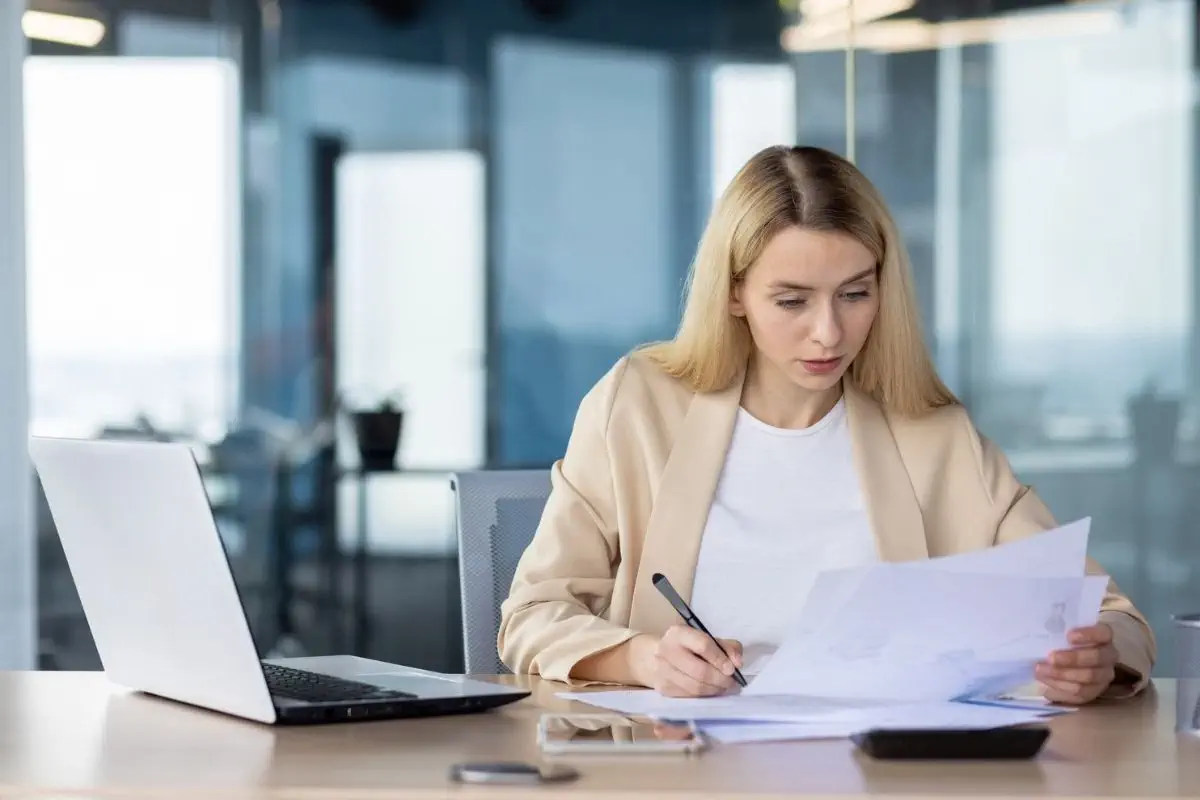 Digitale Arbeitszeiterfassung erleichtert den Nachweis von Arbeitszeiten und unterstützt Unternehmen bei der rechtssicheren Dokumentation.